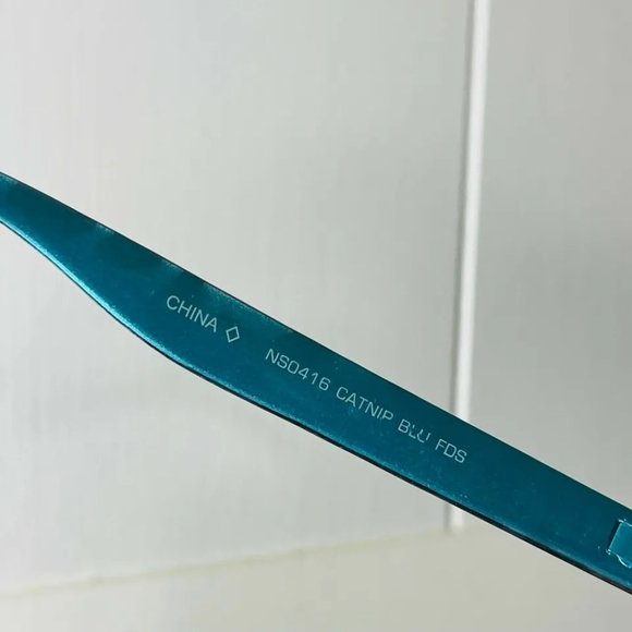 SG00688 Classic Trend Sunglasses For Women Wrap 100% UVA-UVB Protection, Blue - Picture 5 of 6